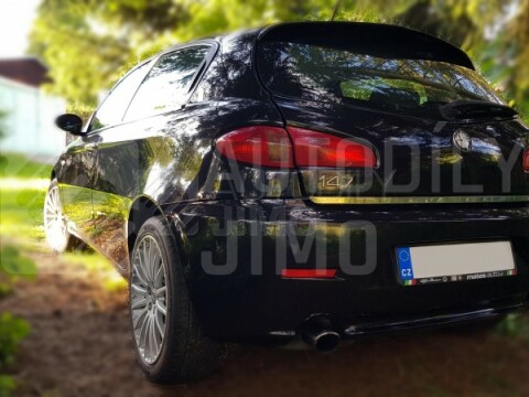 Nerezová lišta na hranu víka kufru Alfa Romeo 147 00-09
