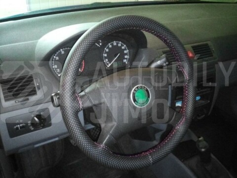 Potah volantu - černá perforovaná kůže