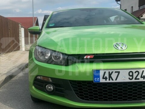 Znak, logo, emblém, nápis VW R-line - na přední masku, červený, kovový