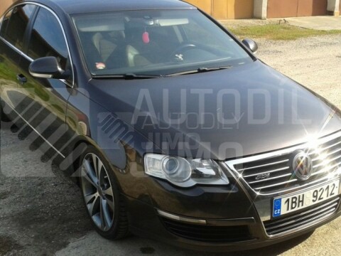 Znak, logo, emblém, nápis VW Passat R36 - na přední masku