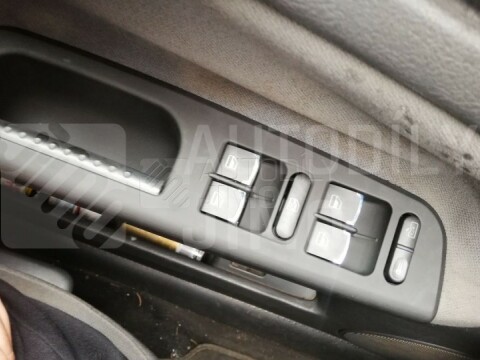 Kryt výplně dveří, vnitřní madlo dveří VW Golf, Bora, Passat, Sharan, Škoda Octavia, Superb - černé+Ovládání stahování oken VW Golf Passat Boran 4el okna chromové 