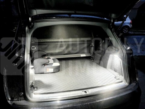 LED osvětlení interiéru Audi, osvětlení dveří