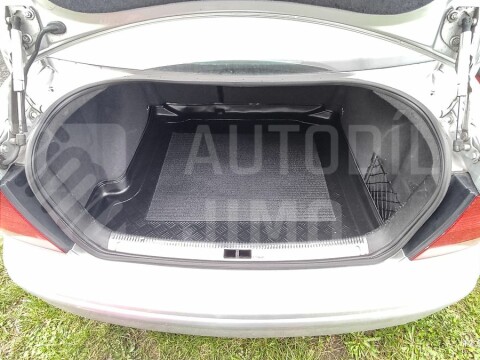 Vana do kufru VW Bora sedan 98-04