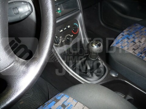 Řadící páka s manžetou Peugeot 307  5st černá