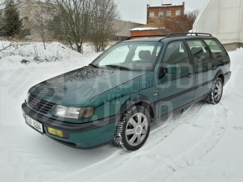  Plastové lemy blatníku VW Passat B4 1993-1996