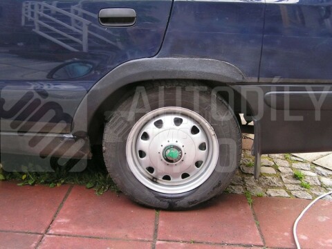 Plastové zadní lemy blatníků Škoda Felicia