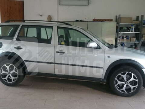Plastové prahy + lemy Škoda Octavia I.