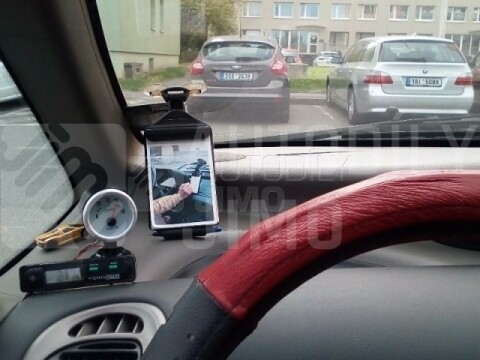 Přídavný budík - voltmetr