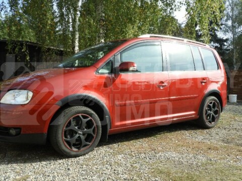 Plastové lemy blatníku VW Touran 2002-2010