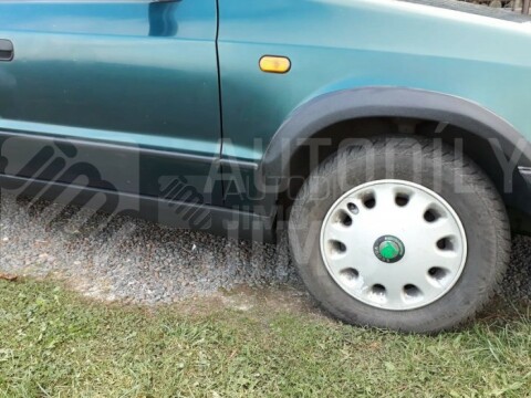 Plastové přední lemy blatníků Škoda Felicia