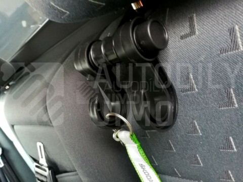 Věšák do auta na tašky