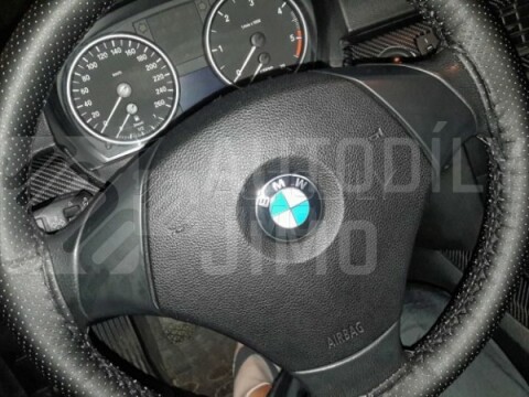 Potah volantu - černá perforovaná kůže