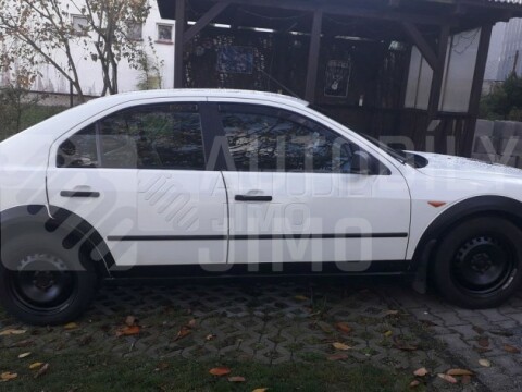 Plastové lemy blatníku Ford Mondeo II 2000-2008 HB, sedan Plastové lemy blatníku Ford Mondeo II 2000-2008 HB, sedan