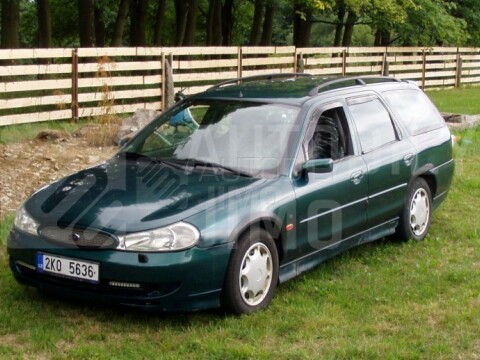 Plastové lemy blatníku Ford Mondeo 1996-2000 combi Plastové lemy blatníku Ford Mondeo 1996-2000 combi