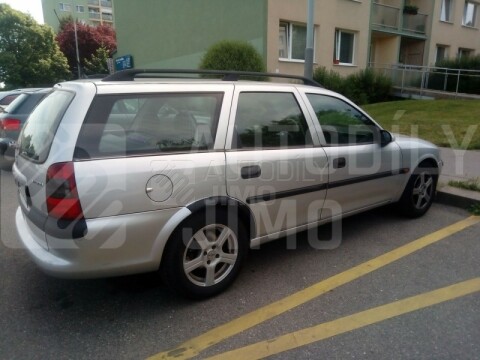 Plastové zadní lemy blatníku Opel Vectra B 1996-2001 Plastové zadní lemy blatníku Opel Vectra B 1996-2001