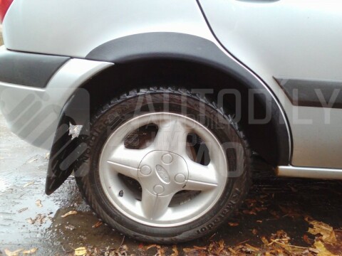 Plastové zadní lemy blatníku Ford Fiesta 1996-2001 5dveřová Plastové zadní lemy blatníku Ford Fiesta 1996-2001 5dveřová