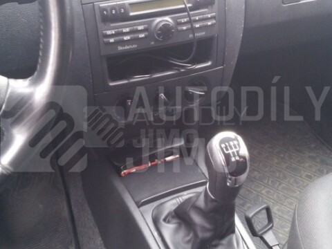 Řadící páka Škoda Fabia I, hlavice, rukojeť 5st. Řadící páka Škoda Fabia I, hlavice, rukojeť 5st.