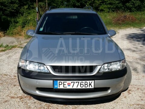 Přední maska Opel Vectra B - plastová bez znaku Přední maska Opel Vectra B - plastová bez znaku