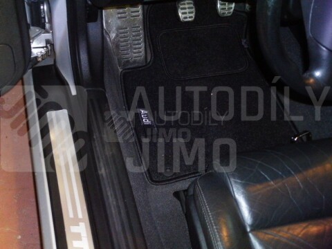 Textilní autokoberce Audi TT, 98-06 s nápisem, gramáž 2000g/m2 Textilní autokoberce Audi TT, 98-06 s nápisem, gramáž 2000g/m2