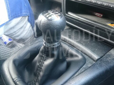 Řadící páka s manžetou, rukojeť VW Passat B5.5 3BG 6st. černá Řadící páka s manžetou, rukojeť VW Passat B5.5 3BG 6st. černá