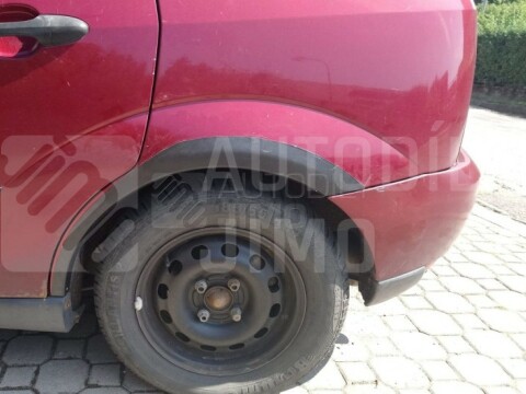 Plastové zadní lemy blatníku Ford Focus 1998-2004 HB 5dv. Plastové zadní lemy blatníku Ford Focus 1998-2004 HB 5dv.