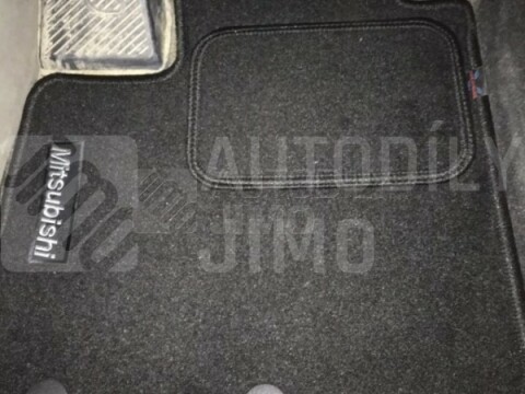 Textilní autokoberce Mitsubishi Outlander, 07-11 s nápisem, gramáž 2000g/m2 Textilní autokoberce Mitsubishi Outlander, 07-11 s nápisem, gramáž 2000g/m2