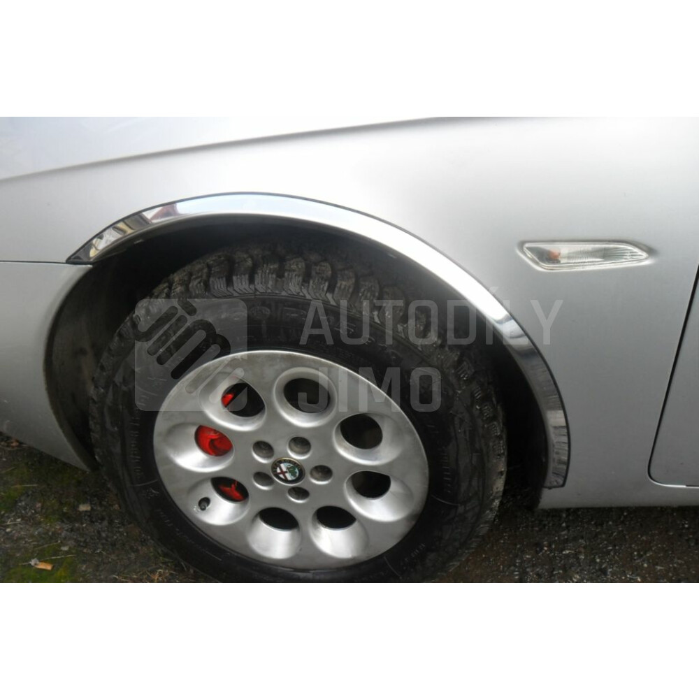 Lemy blatníku Alfa Romeo 156.jpg