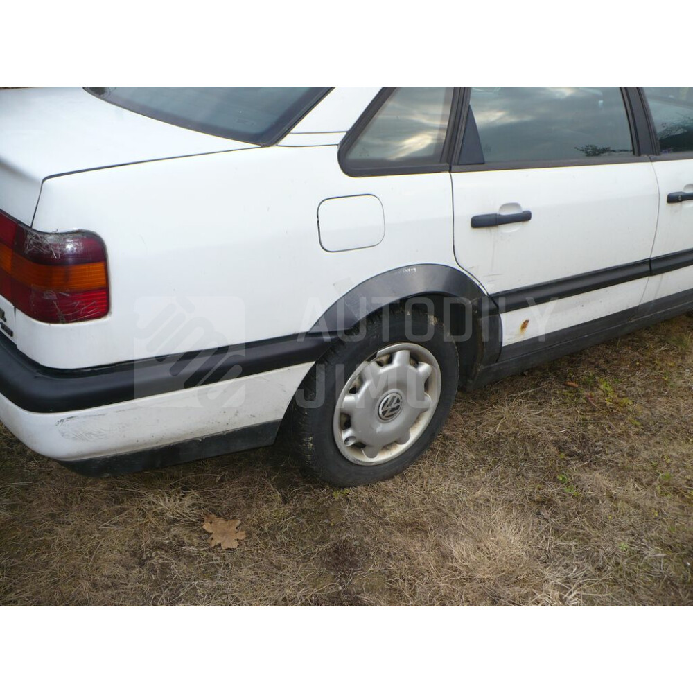 Lemy blatniku VW Passat 1993-1996.jpg