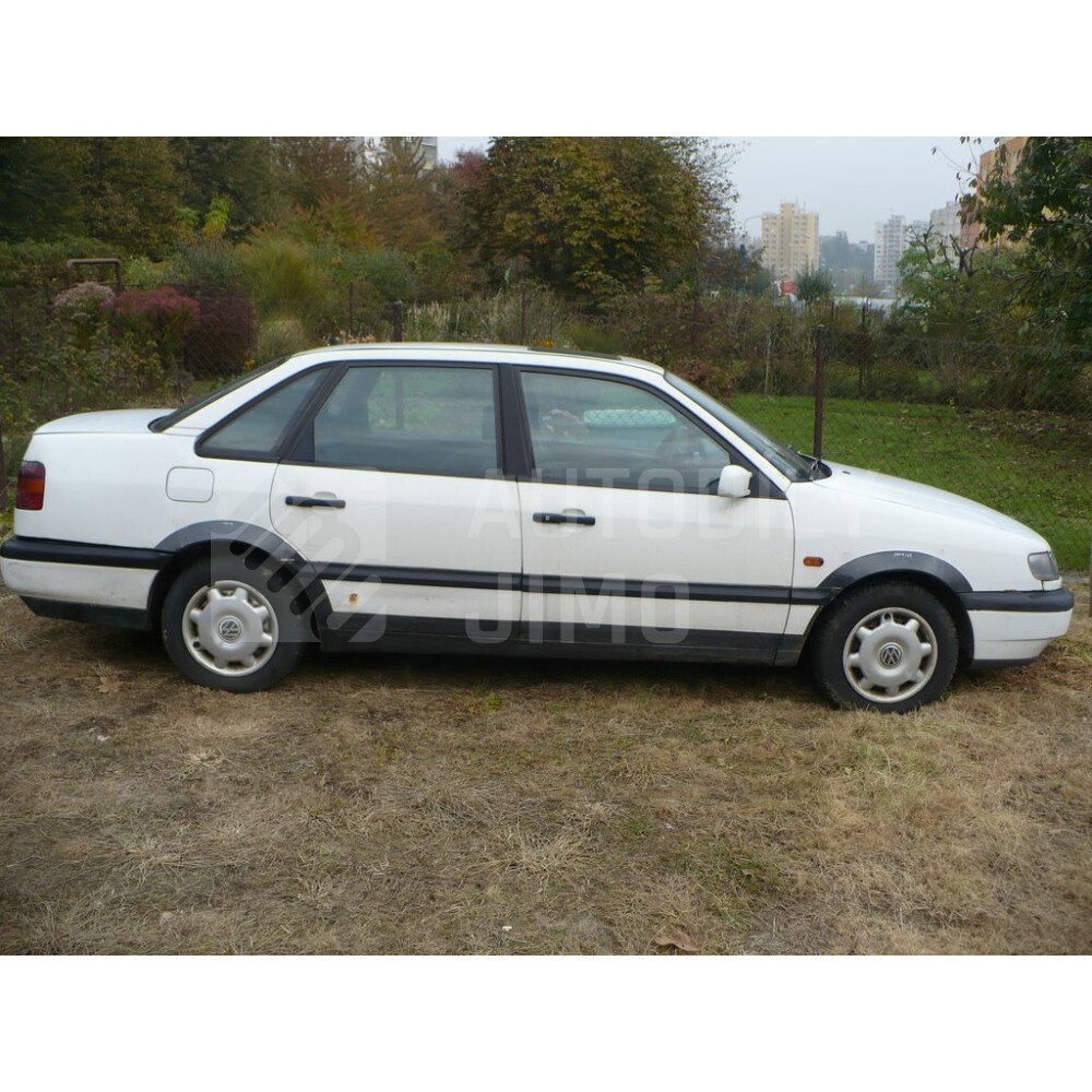 Lemy blatniku VW Passat 1993-1996.jpg