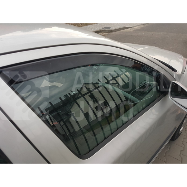 HEKO Ofuky oken Škoda Octavia II 1Z HB 2004-2013 přední+zadní detail na voze HEKO Ofuky oken Škoda Octavia II 1Z HB 2004-2013 přední+zadní detail na voze