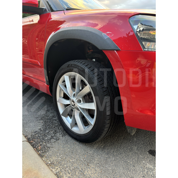 Plastové lemy blatniku Škoda Yeti 2009-2017 sada 4ks pravý přední lem zepředu Plastové lemy blatniku Škoda Yeti 2009-2017 sada 4ks pravý přední lem zepředu