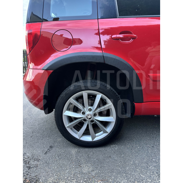 Plastové lemy blatniku Škoda Yeti 2009-2017 sada 4ks pravý zadní lem čelní pohled