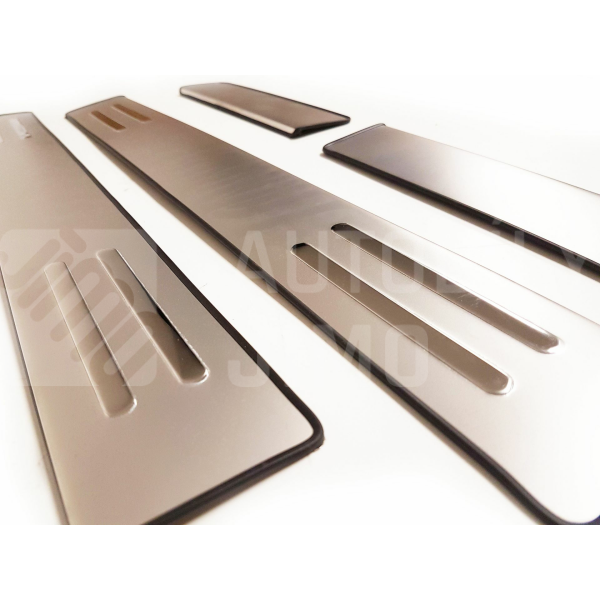 Nerezové kryty prahů Škoda Octavia II 04-12 Nerezové kryty prahů Škoda Octavia II 04-12