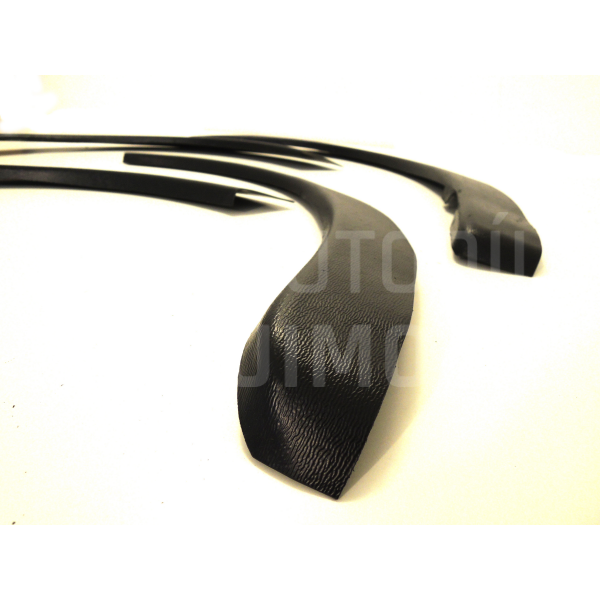 Plastové lemy blatníku Fiat 126P 1989-2000