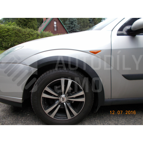 Plastové lemy blatníku Ford Focus 1998-2004 hatchback 5dv., sedan