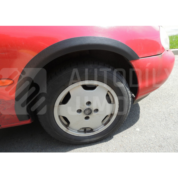 Plastové lemy blatníku Ford Mondeo 1996-2000 combi Plastové lemy blatníku Ford Mondeo 1996-2000 combi