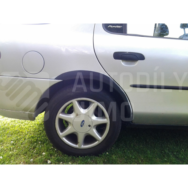 Plastové lemy blatníku Ford Mondeo 1996-2000 hatchback, sedan Plastové lemy blatníku Ford Mondeo 1996-2000 hatchback, sedan
