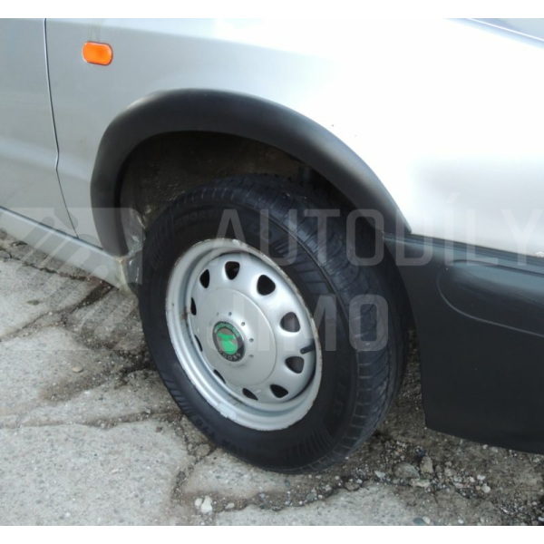 Plastové lemy blatníku Škoda Felicia pravý přední lem boční pohled Plastové lemy blatníku Škoda Felicia pravý přední lem boční pohled