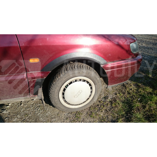 Plastové lemy blatníku VW Passat B4 1993-1996