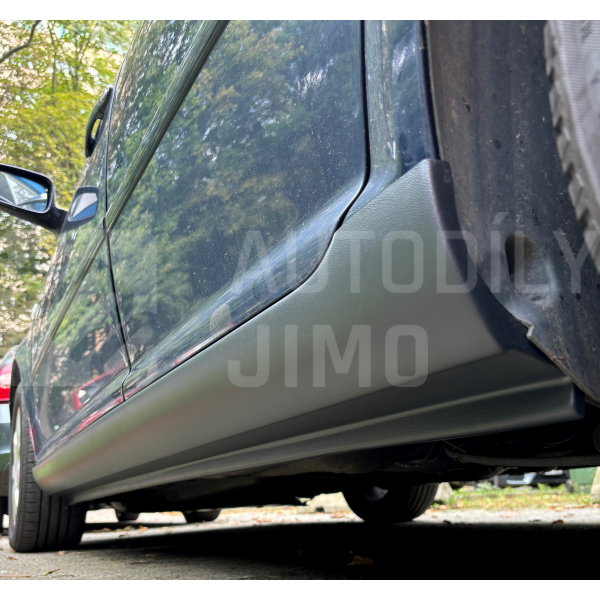 Plastové prahy VW Golf IV a Bora zadní pohled Plastové prahy VW Golf IV a Bora zadní pohled