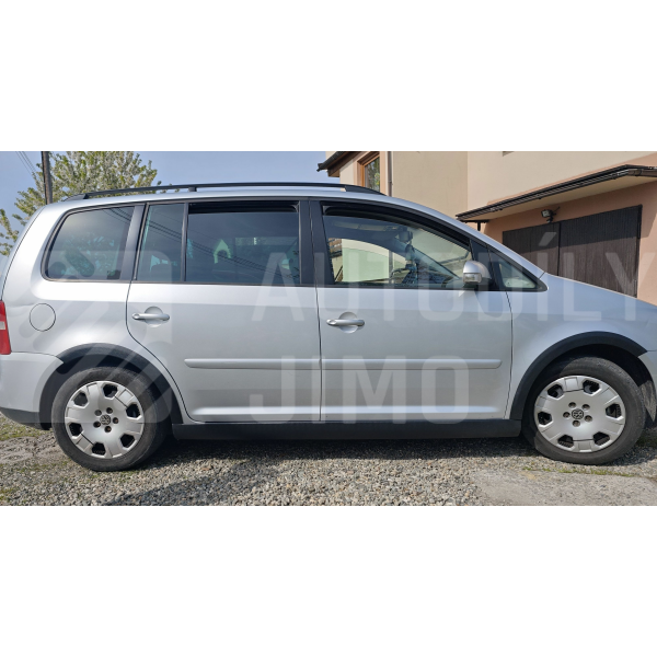 Plastové lemy a prahy VW Touran 2003-2010 boční pohled Plastové lemy a prahy VW Touran 2003-2010 boční pohled