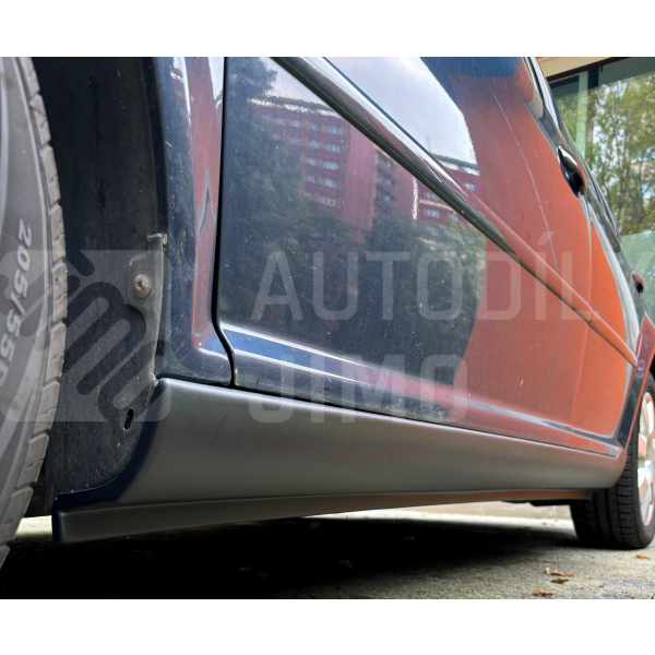 Plastové prahy VW Golf IV přední pohled Plastové prahy VW Golf IV přední pohled