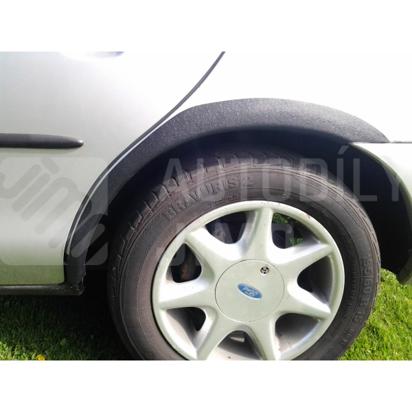 Plastové zadní lemy blatníku Ford Mondeo 1993-2000 hatchback, sedan Plastové zadní lemy blatníku Ford Mondeo 1993-2000 hatchback, sedan