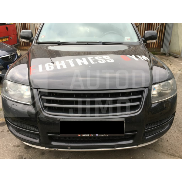 Přední maska VW Touareg 7L - plastová bez znaku