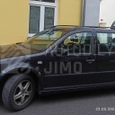 Plastové prahy a lemy na voze VW Bora