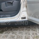 Plastové prahy VW Touran 2003-2010 pohled od řidičových dveří