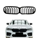 Přední maska BMW 5 G30, G31 LCI 2020–2024 černý lesk - foto na voze